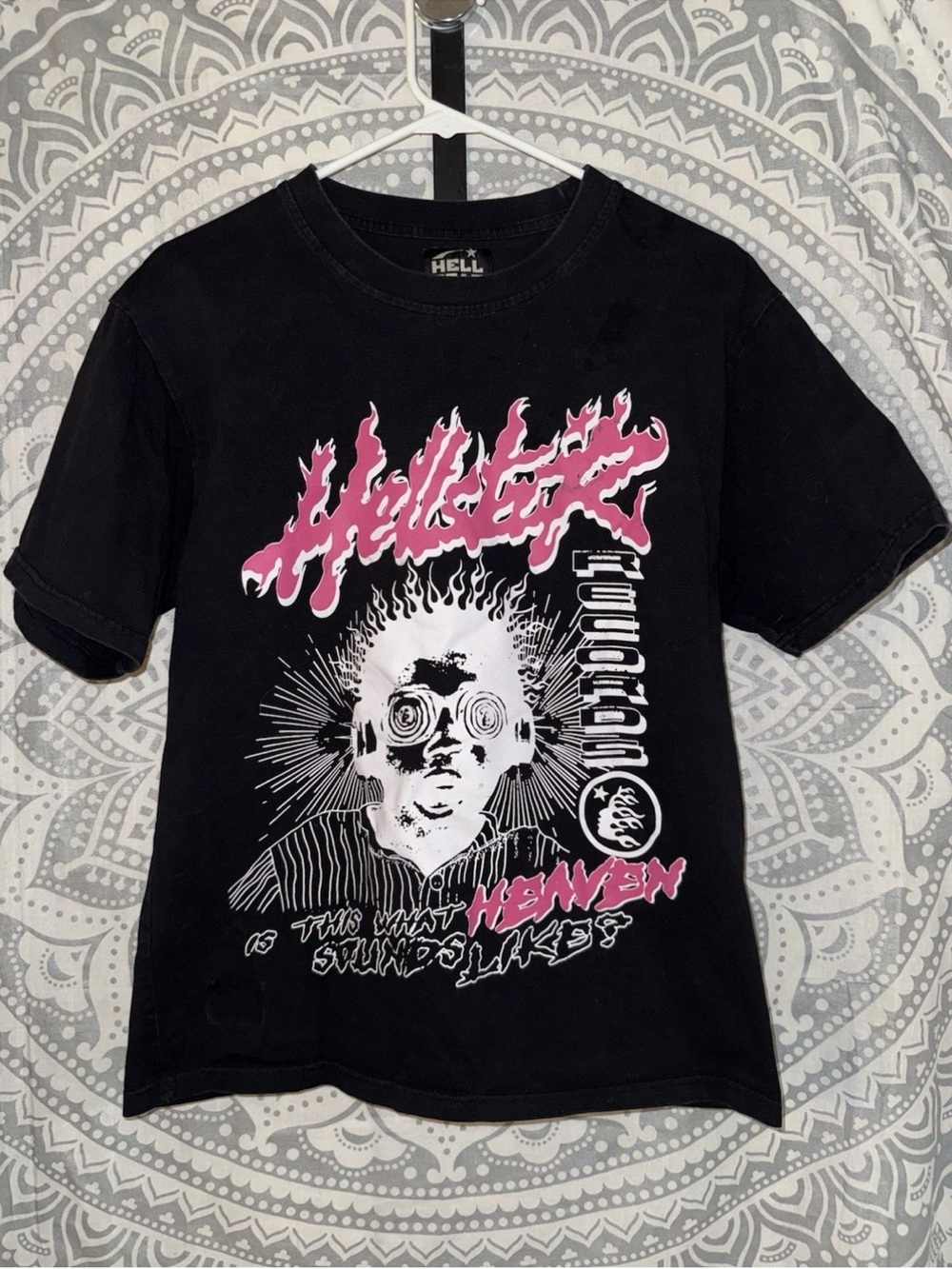Vintage AUTHENTIC HELLSTAR Black Graphic Tee with Pink & White Print